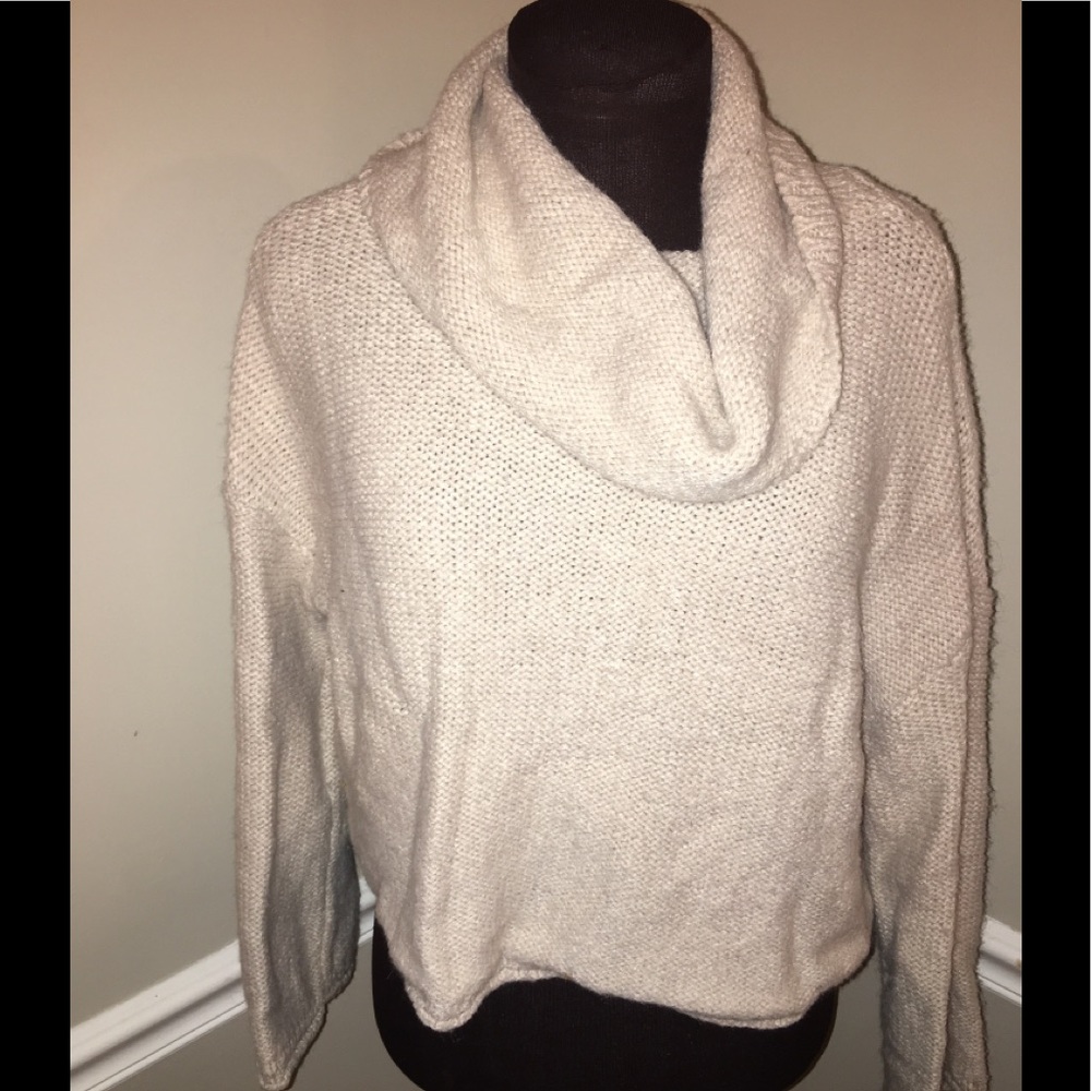 Universal Threads cropped oversized sweater sz s